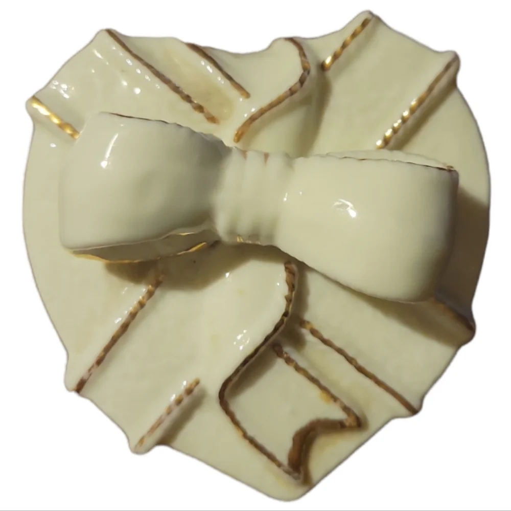 Vtg Heart Bow Trinket Box Gold Accents